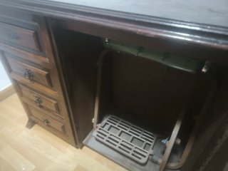 Mueble aparador madera maciza con maquina de coser