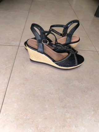 Sandalias cuña verano negras y beige
