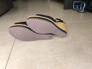 Sandalias cuña verano negras y beige