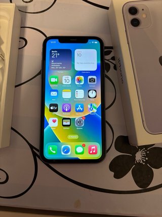 iPhone 11 Morado Caja y Accesorios