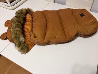 Saco de invierno para bebé con capucha