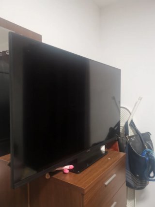 Smart TV Grundig 50 4K con Mando y Soporte