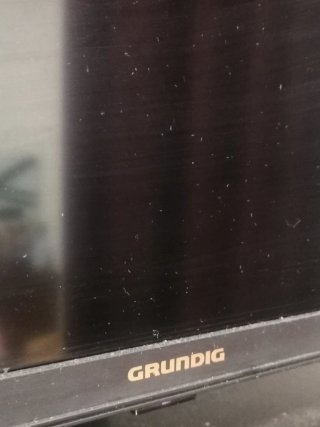 Smart TV Grundig 50 4K con Mando y Soporte