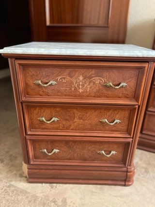 Cómoda, mesillas y cabecero de madera