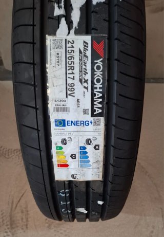 Neumáticos Yokohama BluEarth-XT AE61 215/65 R17 99