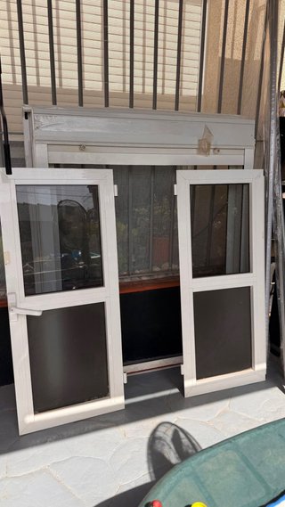 Puerta Aluminio Blanco con Persiana
