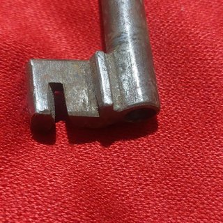 Llave antigua gruesa hierro forjado sXIX 12cm