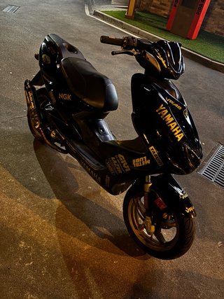 Yamaha Aerox Gris