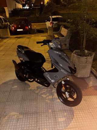 Yamaha Aerox Gris