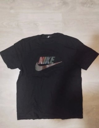 Maglietta Nike nera con logo