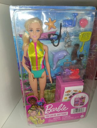 Barbie Bióloga Marina con Accesorios
