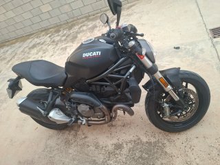Ducati Monster 821 black - 7.800 km
