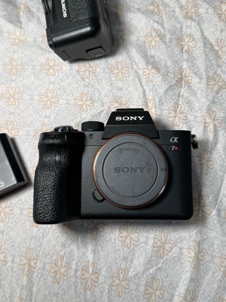 Sony A7R IV + Empuñadura Vertical Original Sony VG