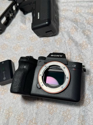 Sony A7R IV + Empuñadura Vertical Original Sony VG