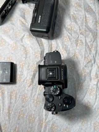 Sony A7R IV + Empuñadura Vertical Original Sony VG