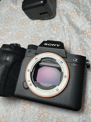 Sony A7R IV + Empuñadura Vertical Original Sony VG