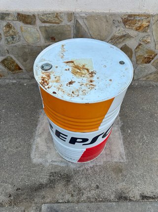 Bidón metálico Repsol 208L decorativo