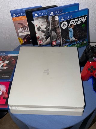 PS4 Edición Especial Blanca + Juegos