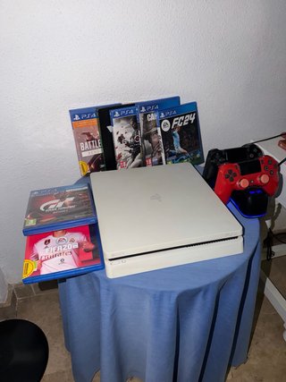 PS4 Edición Especial Blanca + Juegos