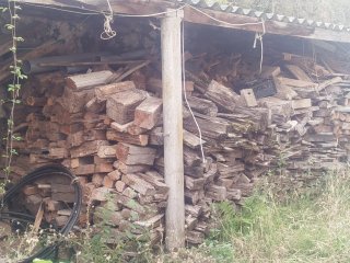 Leña para chimenea o barbacoa