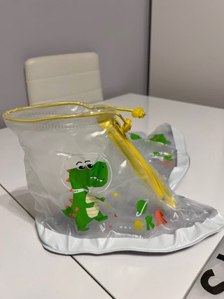 Chubasqueros para zapatos dinosaurio