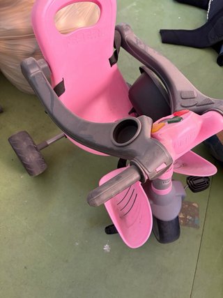 Triciclo infantil rosa para aprender a pedalear