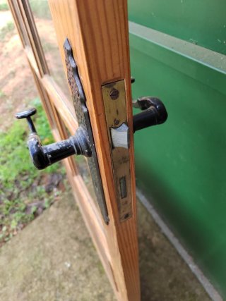 Puerta madera norte maciza con cristales
