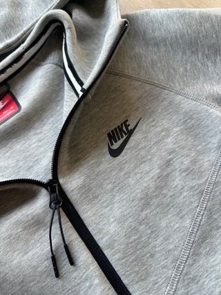 Chaqueta Nike Tech Gris