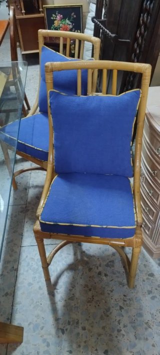 Mesa cristal y teka con 4 sillas mimbre