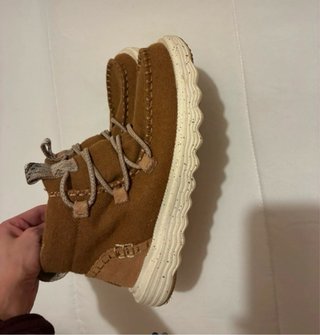 Botas marrones con cordones