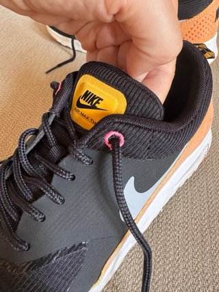 Nike Air Max Thea negras y naranja – Talla 39