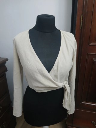 Blusa cruzada beige manga larga