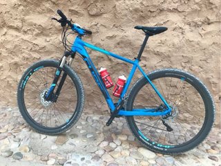 Bicicleta de Montaña Cube Azul