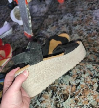 Sandalias cuña negras y beige