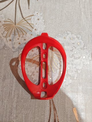Porta botellas bicicleta rojo y carbono