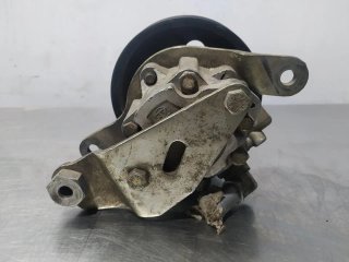 Bomba direccion NISSAN CABSTAR