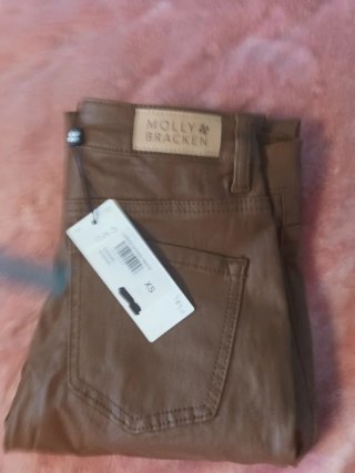 Pantalones marrones Molly Bracken efecto macerado,