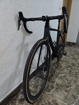 Mendiz F8 SL 2024