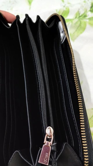 Cartera Guess Negra y Gris