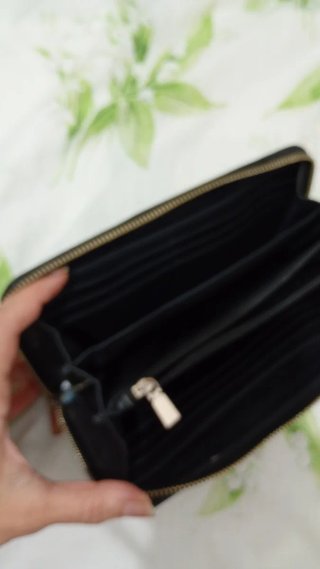 Cartera Guess Negra y Gris