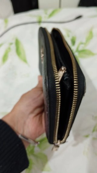 Cartera Guess Negra y Gris