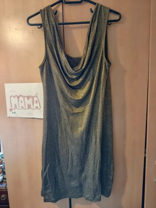 Vestido fiesta dorado con cuello drapeado