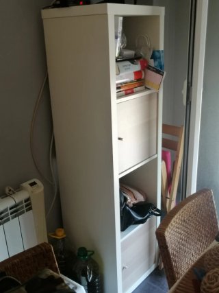 Estantería modular blanca y beige