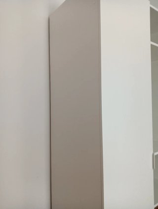 Ropero blanco de madera mide 100x60x236