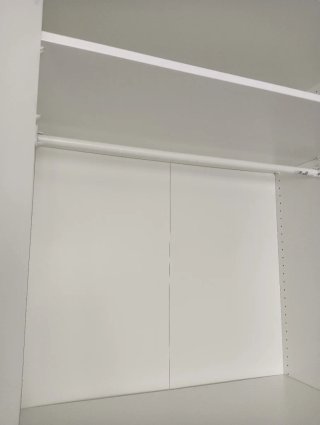 Ropero blanco de madera mide 100x60x236