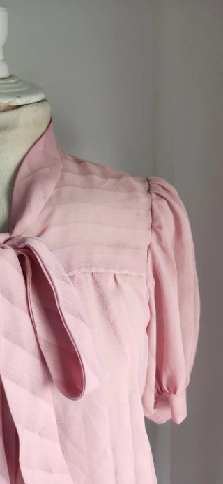 Blusa Vintage Rosa con Lazo