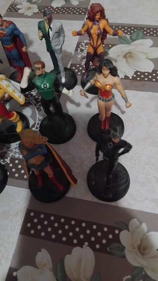Figuras de plomo de superhéroes