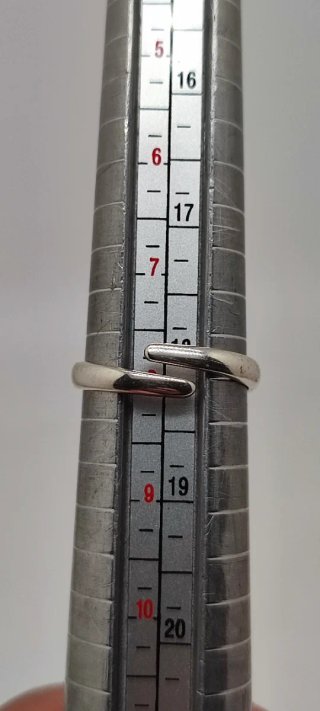 Anillo ajustable de plata y lapislázuli.