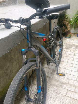 Bicicleta Rockrider Negra y Azul
