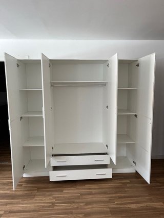 Armarios de madera nuevos de fábrica